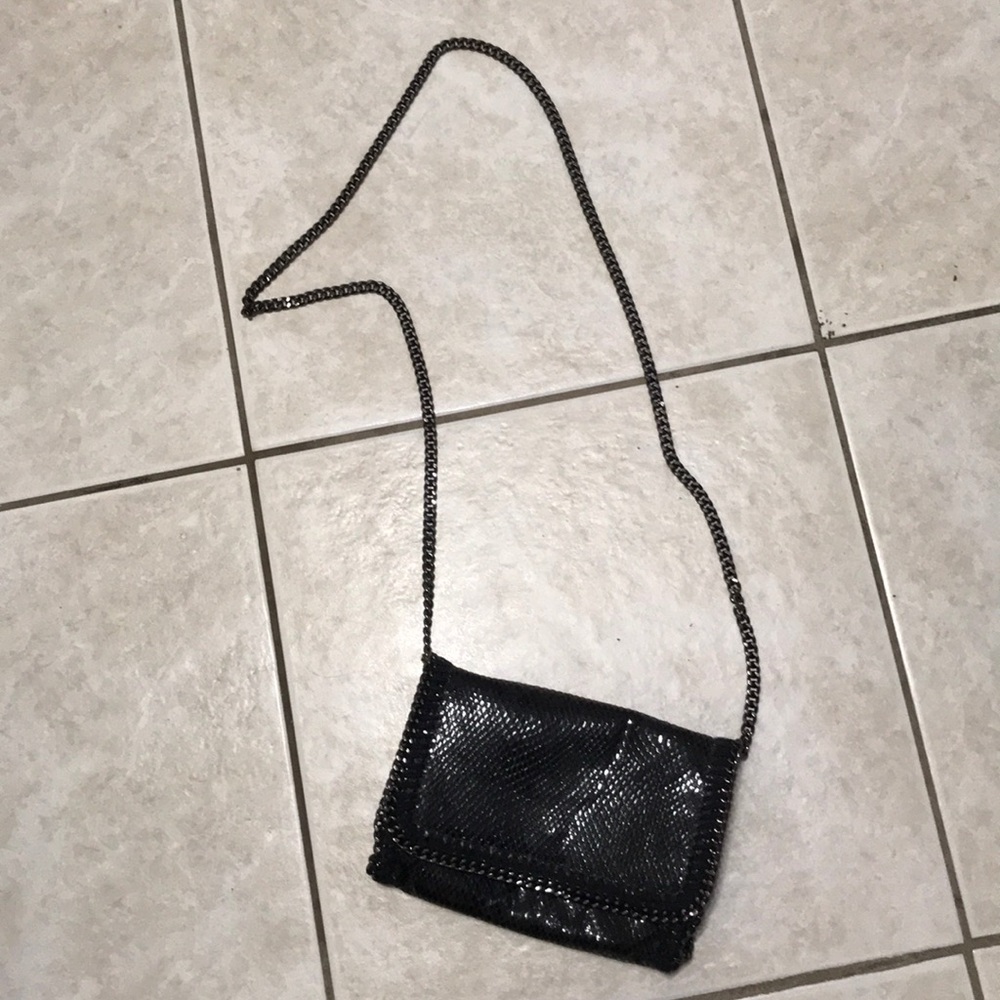 Black clutch